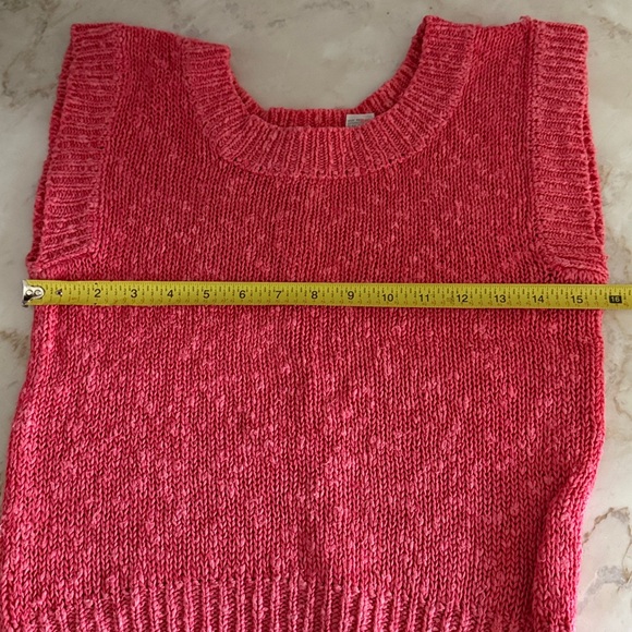 2 sweaters - Picture 9 of 10